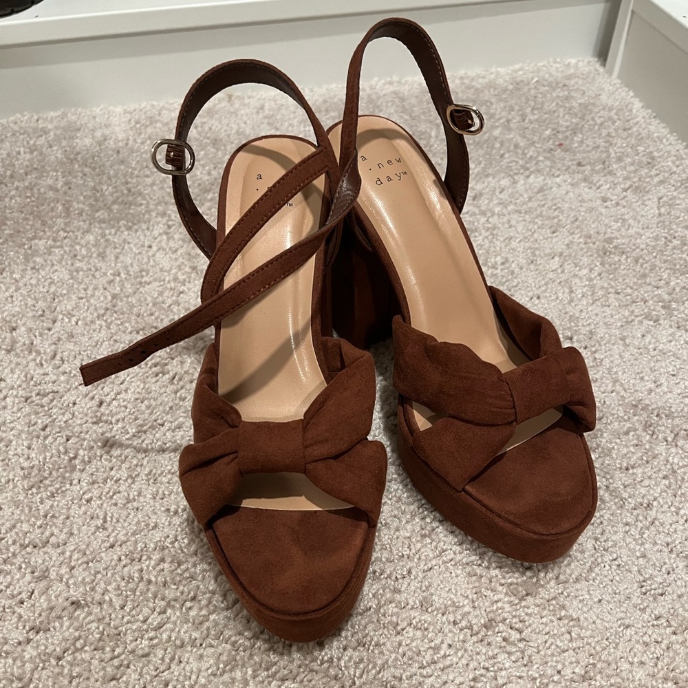 Brown Suede platform sandals size 7